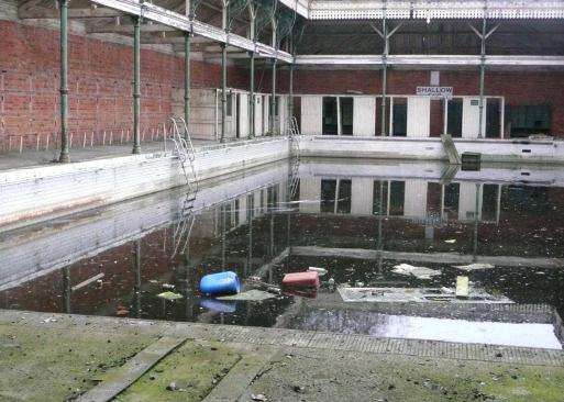 Kings Meadow Open Air Baths – Reading, Berkshire UK &nbsp;Opened in 1903, it appears renovation plans are underway to restore and reopen the facility, thanks to a local 
campaign.