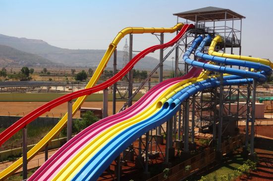 At Wet N Joy Waterpark in Lonavala, India, riders can descend through Whizzard's high speed Aqua Tubes that spiral alongside each other and fall into a surprising drop. With the side-by-side slides, patrons race each other without seeing their competition during the initial few seconds of the ride before entering the first loop and then accelerating straight to the splash.